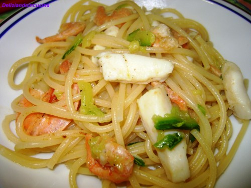 Spaghetti seppie, gamberetti e zucchine